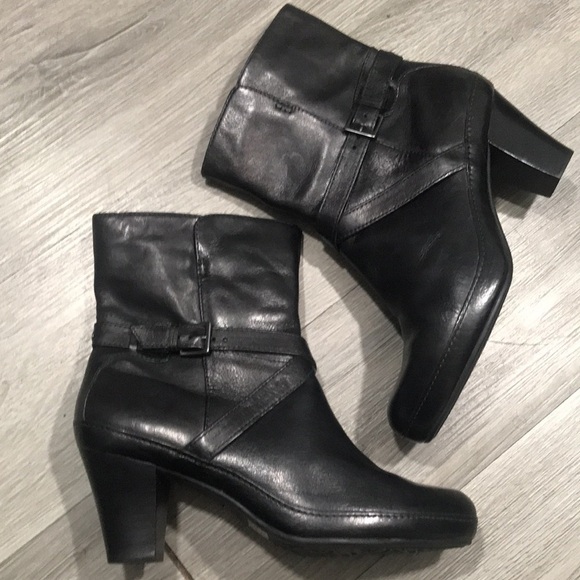 Clarks Artisan Black Leather Buckle Detailed Heeled Ankle Boots size 9 - Picture 1 of 13